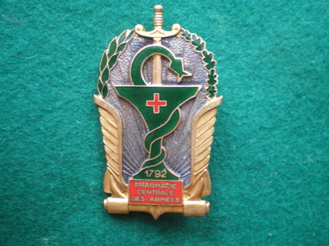 Insigne de Sant� - Pharmacie Centrale des Arm�es. 18 Caen (14)
