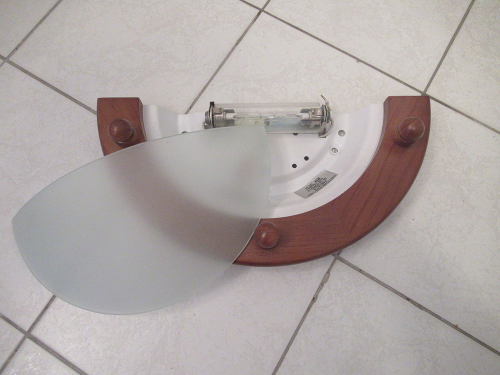 Applique murale en bois - Verre tremp&eacute; Meubles