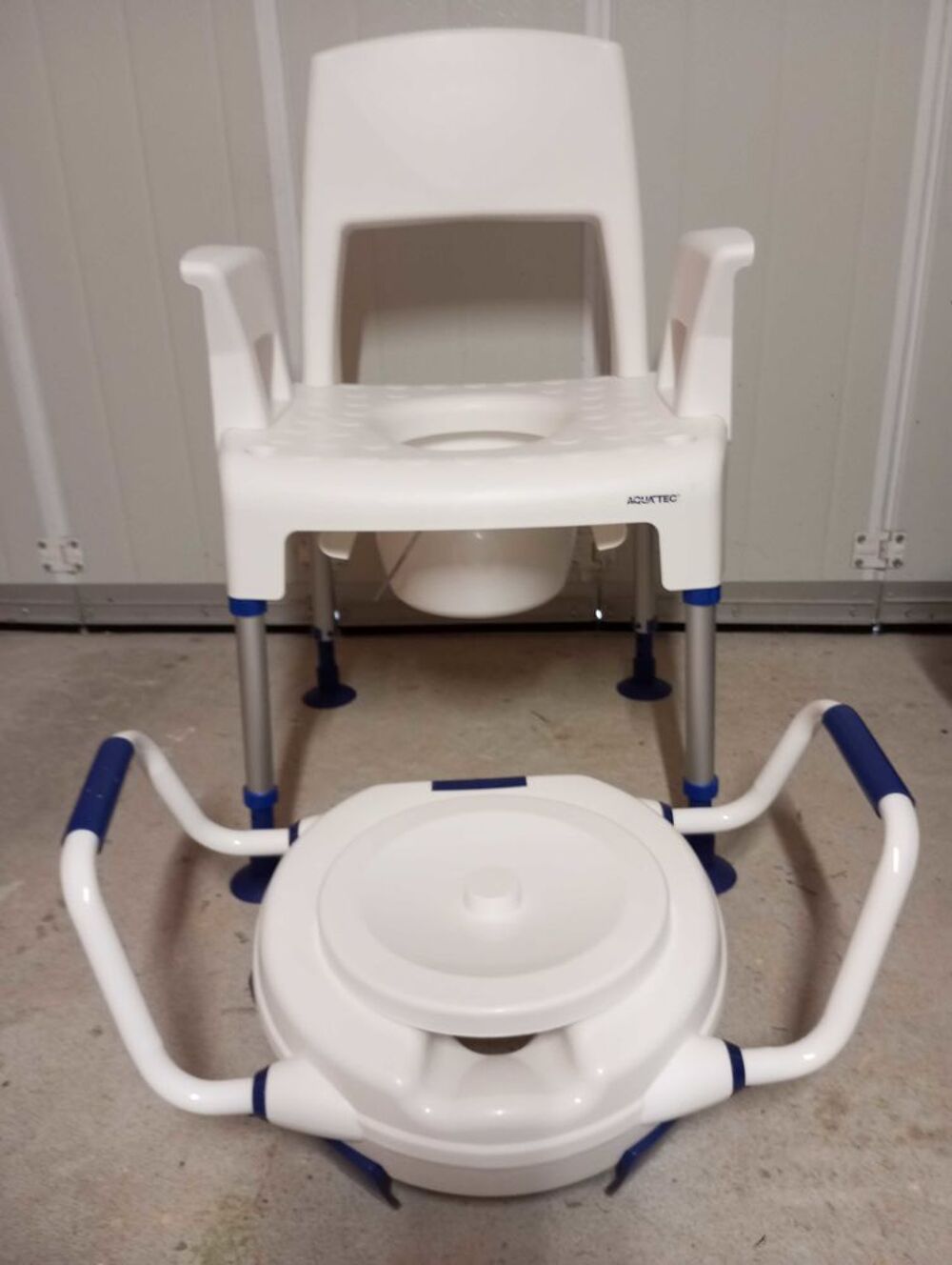 chaise Perc&eacute;e de douche et rehausseur Meubles