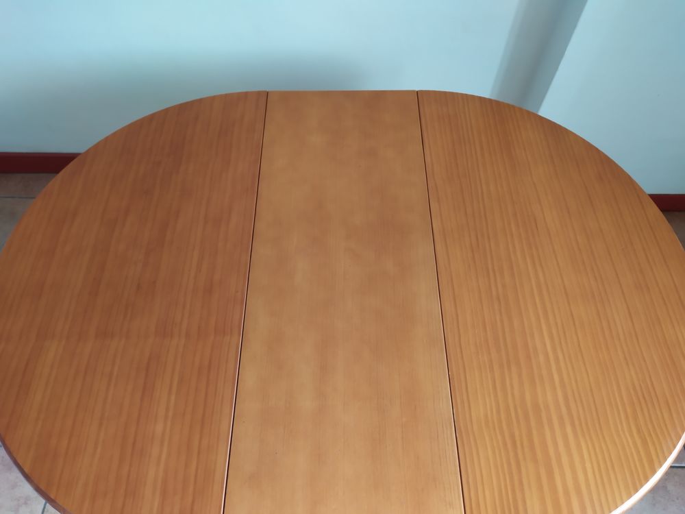 Table en bois avec rallonge. Meubles
