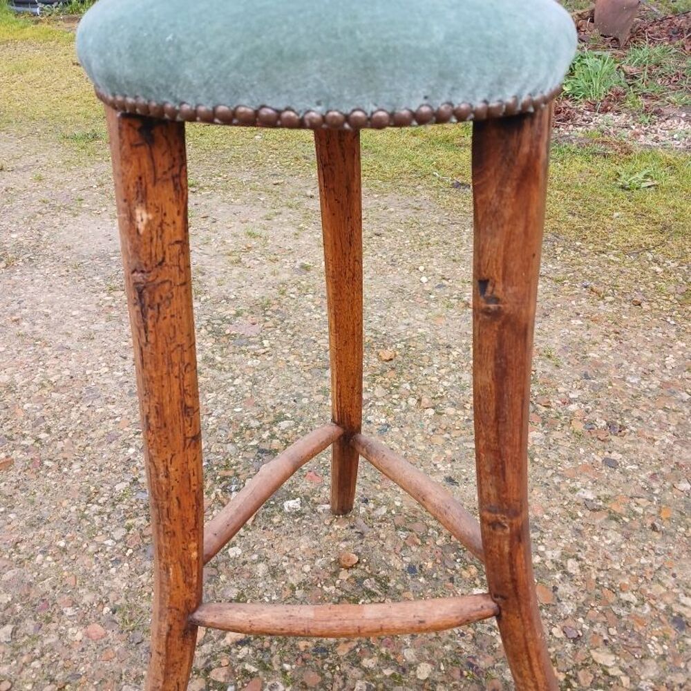 tabouret ancien 3 pieds 