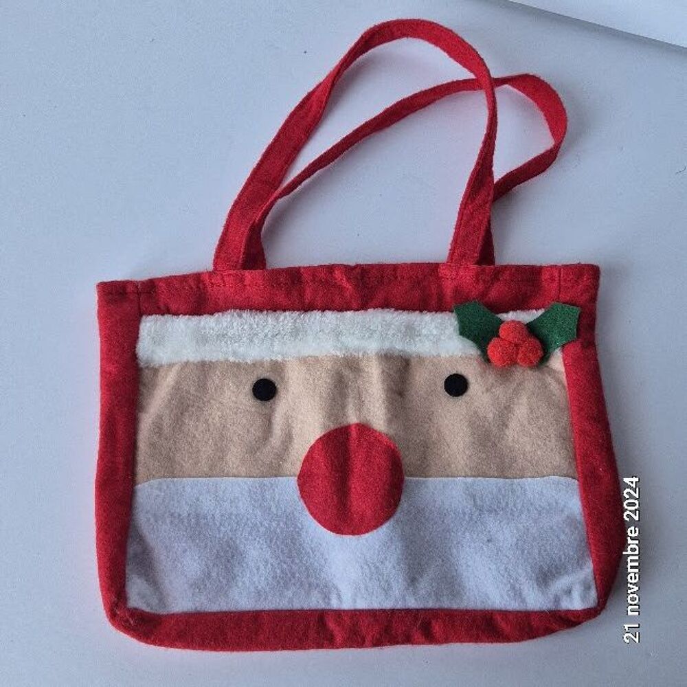 Sac cadeau de Noel en feutrine , il est neuf Décoration