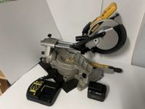   SCIE A ONGLET DEWALT 24 VOLT JAMAIS UTILISER 
PLUS UNE LAME  