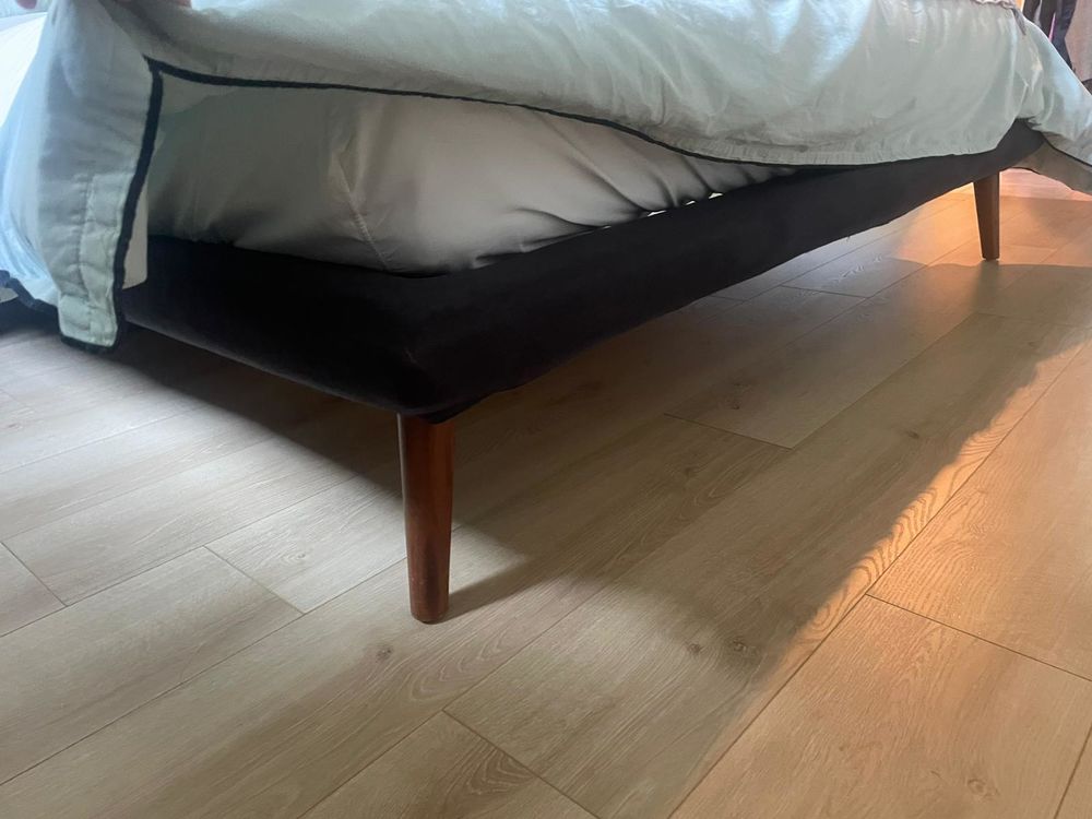 Lit double Aurore lin stonewashed + matelas. Tr&egrave;s bon &eacute;tat! Meubles