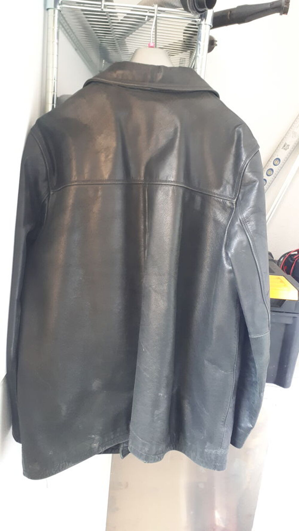 2 vestes en cuir une plutot sport une plus habill&eacute; Vêtements