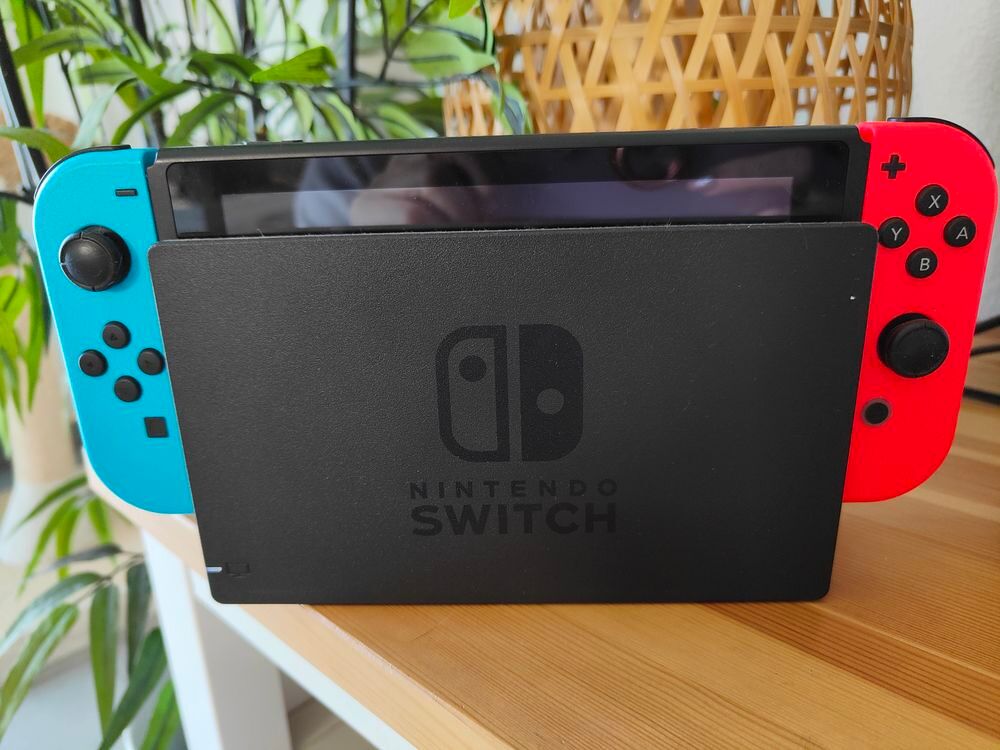 Nintendo Switch+3 jeux Consoles et jeux vidéos