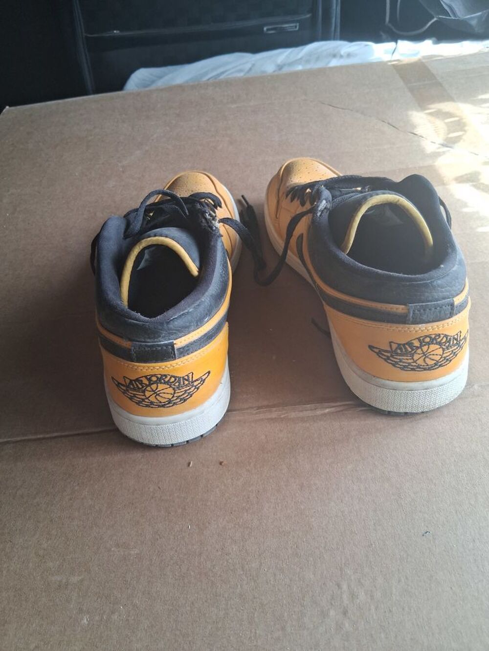 
Baskets Nike Air Jordan 1 Low ? University Gold / Navy Sports