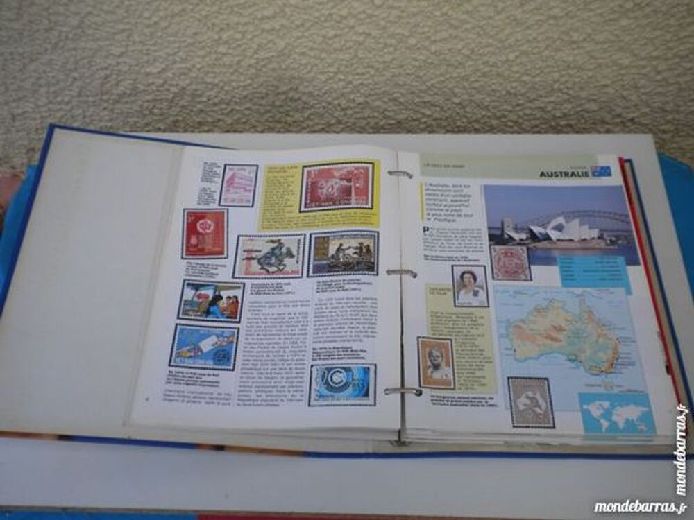 ALBUM-CLASSEUR Timbres-Poste du Monde entier 