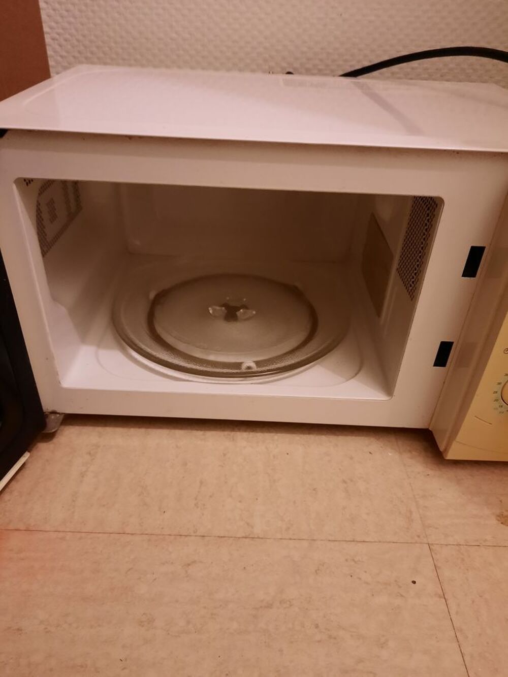  micro-ondes &agrave; r&eacute;parer fonctionne pas Electroménager