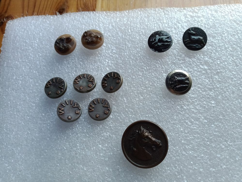 Boutons anciens Willy's, chasse et v&eacute;nerie 