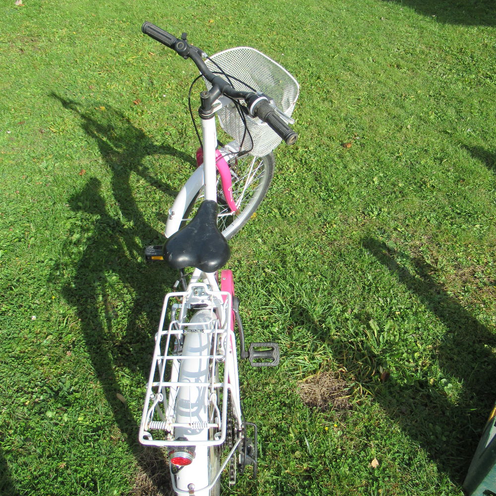 V&eacute;lo fille rose et blanc Vélos