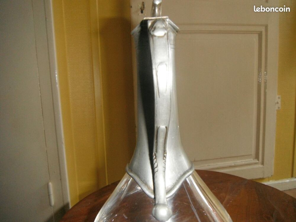 Carafe &agrave; vin &agrave; d&eacute;canter. Cristal et Etain. Etat Neuf 35 E
Décoration