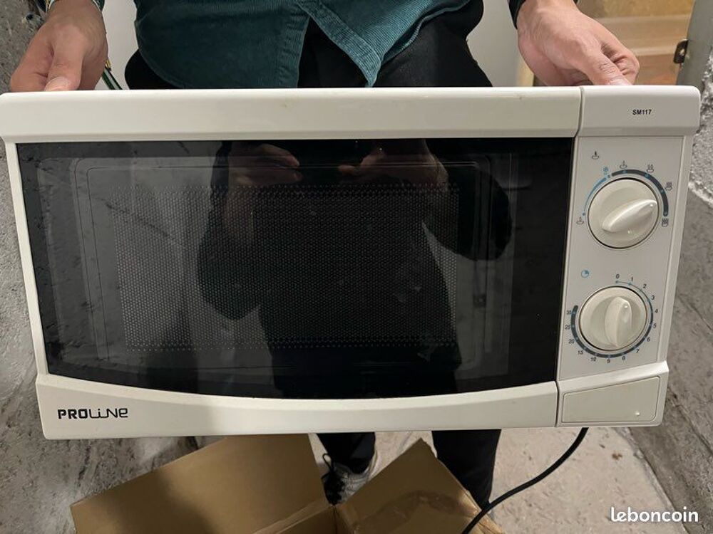 Micro-ondes classique Etat Neuf Electroménager