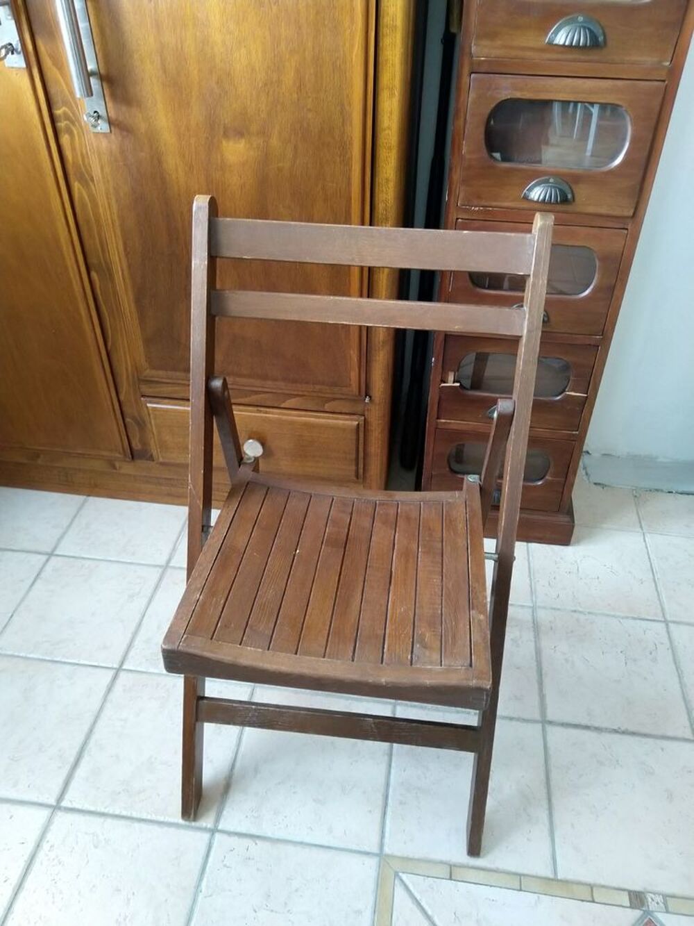 Chaise en bois pliante
Meubles