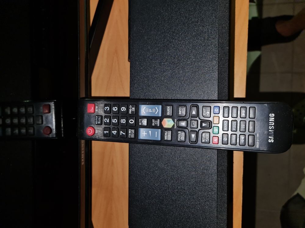T&eacute;l&eacute;viseur Samsung Wi-Fi en bon &eacute;tat Photos/Video/TV