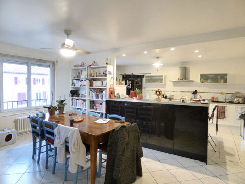   Grand appartement de 130 m� ? Centre Oullins  w4 chamb Appartement - 5 pi�ce(s) - 130 m�