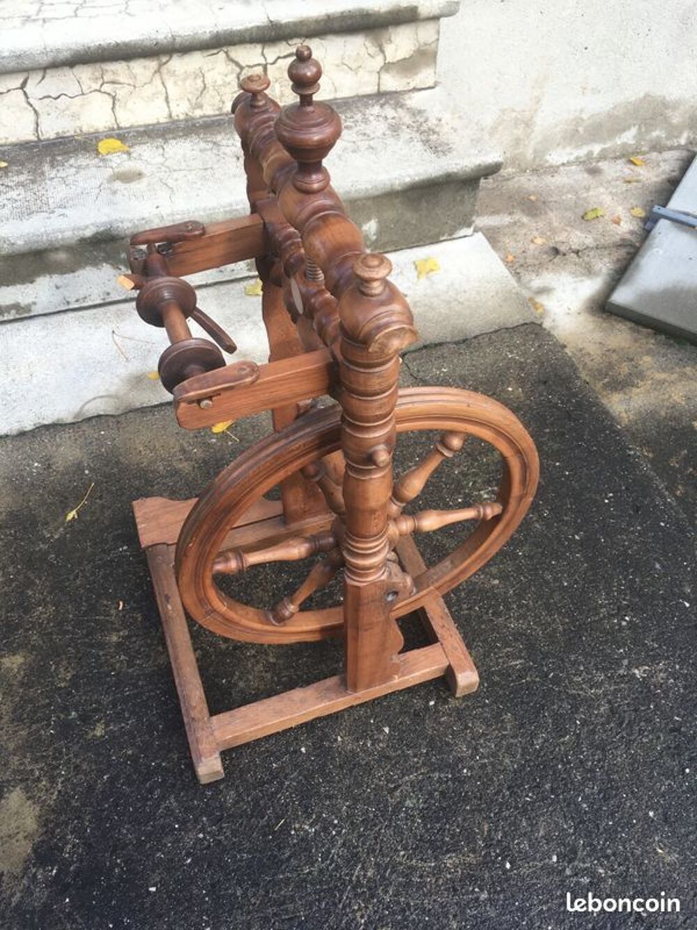 Rouet ancien en bon &eacute;tat Bricolage