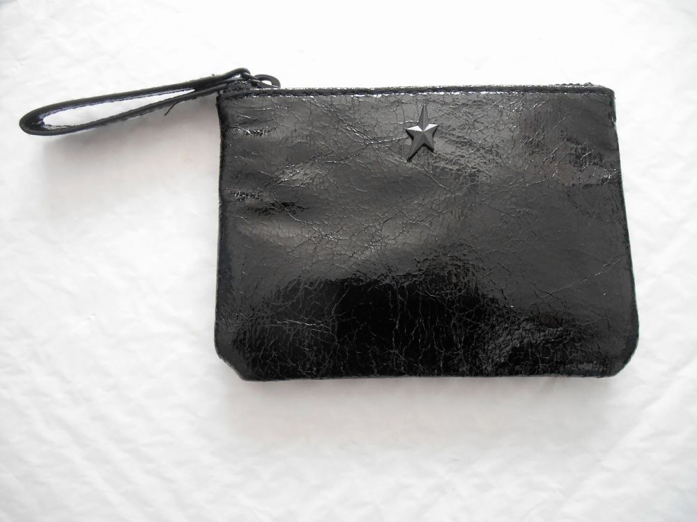 Pochette noire Mugler parfums 