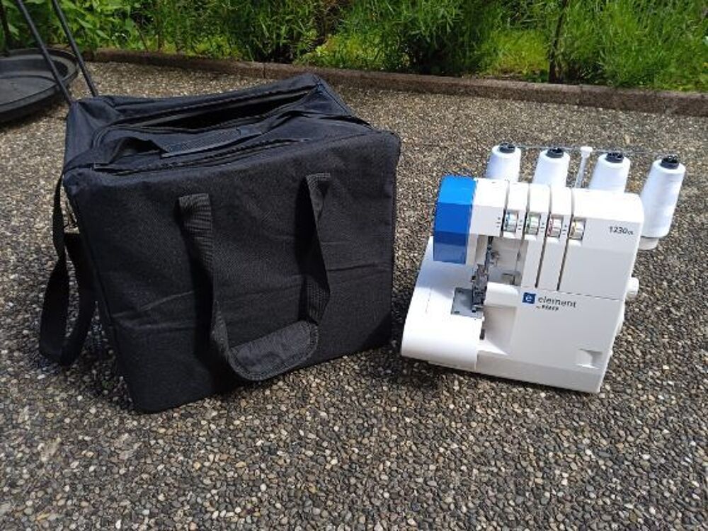 Offre int&eacute;ressante surjeteuse Pfaff Electroménager