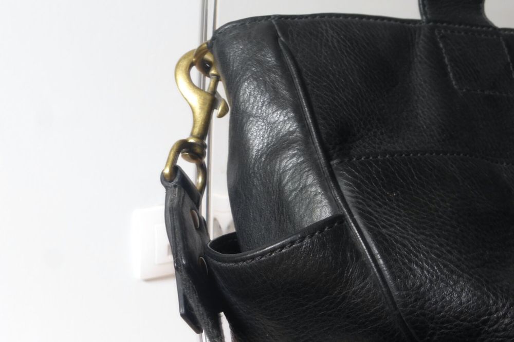 Sac de voyage en cuir noir ou grand cartable. excellent &eacute;tat Maroquinerie