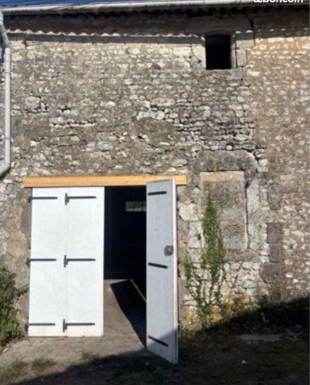 Location Parking/Garage Semussac/Cheneaumoine  grand garage/dépôt de 52m2 Semussac
