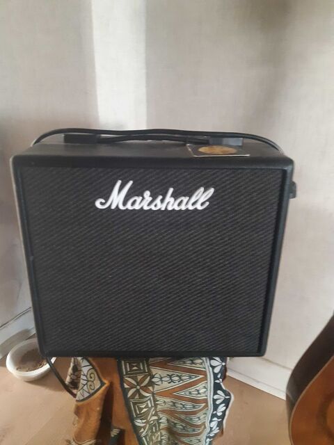 bonjour, mon ampli guitare marshall excellent tat neuf jamais servi . 140 Saint-Cr (46)
