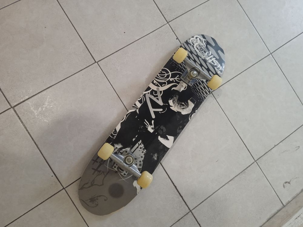 Skateboard neuf Sports