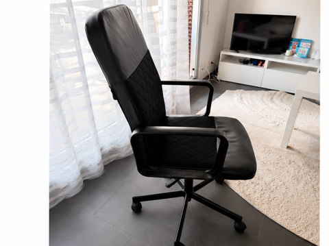 Chaise de bureau noire à roulettes, confortable en bon état Toulouse (31)