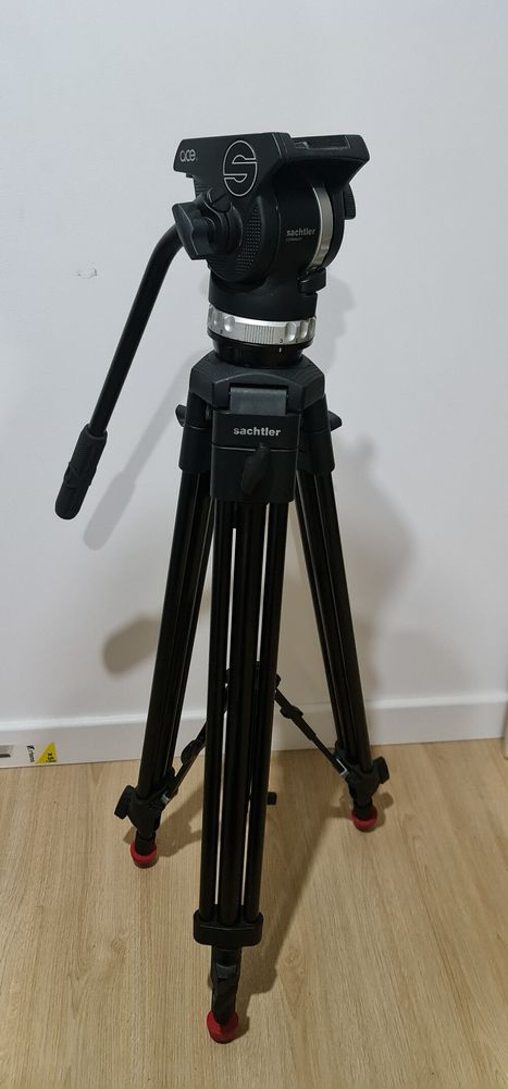 Tr&eacute;pied vid&eacute;o haut de gamme Sachtler Photos/Video/TV
