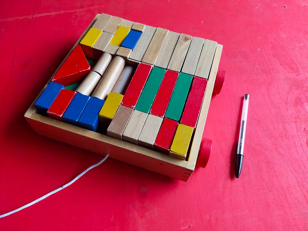 BOIS Jeu construction chariot pi&egrave;ces diverses
Jeux / jouets