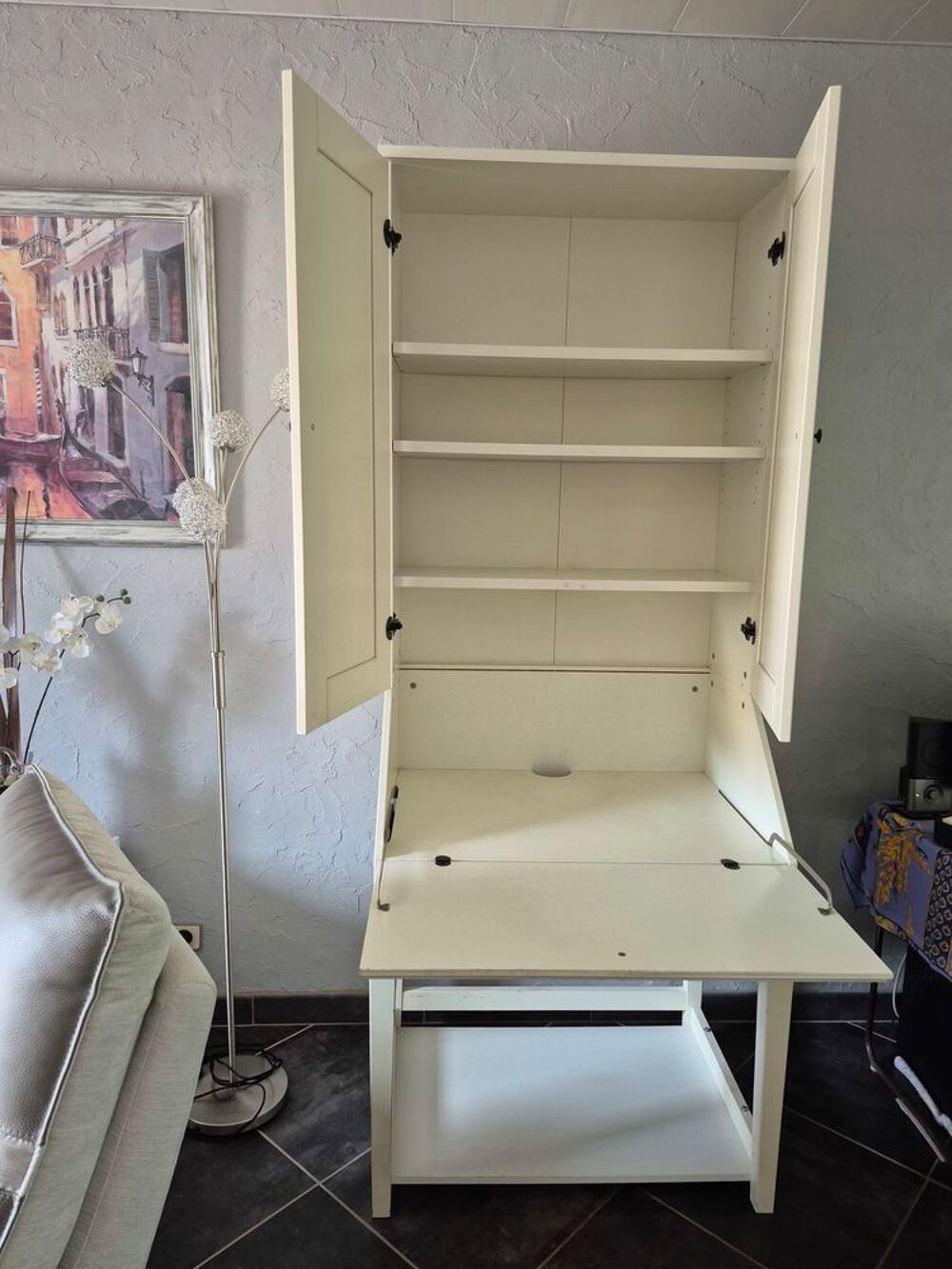 Secr&eacute;taire &eacute;tudiant ou informatique avec le banc coffre D�coration