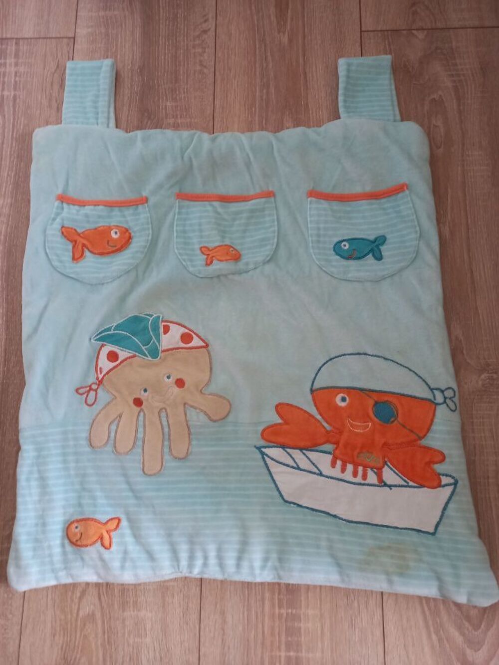 T&ecirc;te de lit ou pied de lit b&eacute;b&eacute; bleu avec poches Kitchoun Puériculture