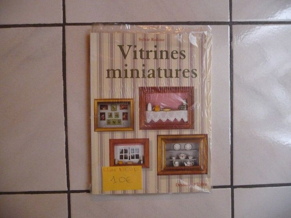 Livre Vitrines Miniatures - N E U F Livres et BD
