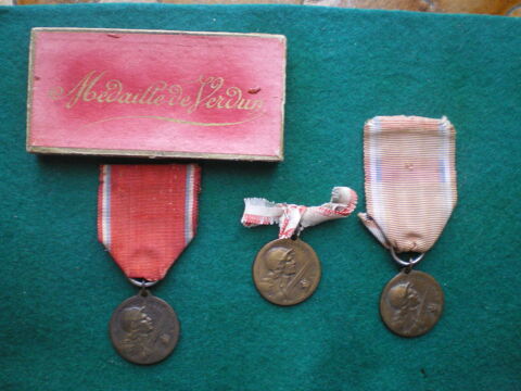 M�daille de Verdun dans sa bo�te d'origine et autres. 50 Caen (14)