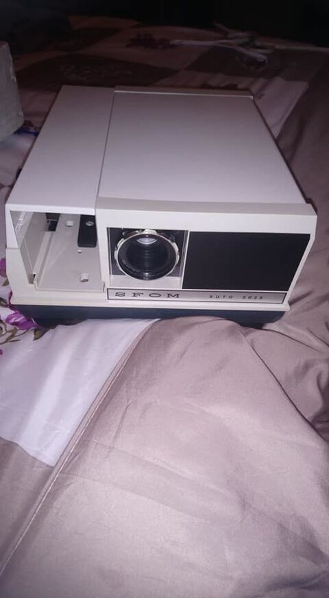 Projecteur de diapositives SFOM auto 2025 5 Aix-les-Bains (73)