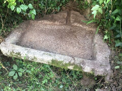 Evier monolithe en granit
105cm x 105cm x 20cm 185 Castres (81)