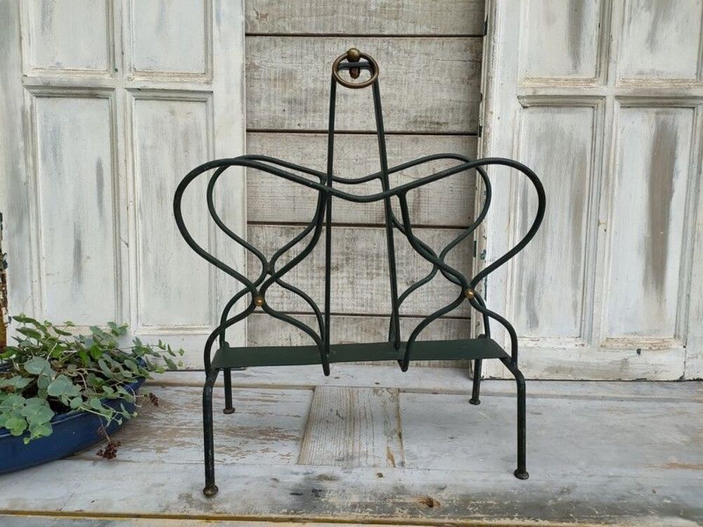 Ancien Porte-Revues M&eacute;tal Laiton Design Ann&eacute;es 50
Meubles