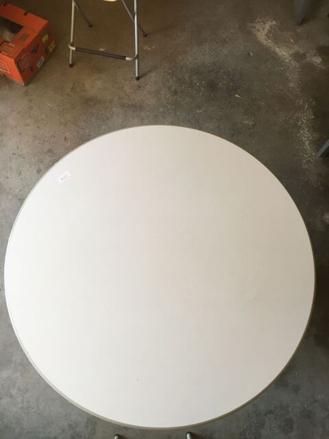 Belle table ronde. 120 Saint-Affrique (12)