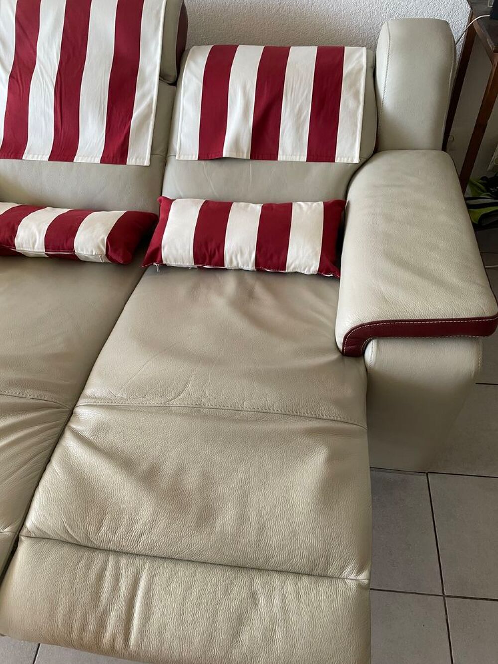 CANAPE CUIR BEIGE 2 PLACES Maroquinerie