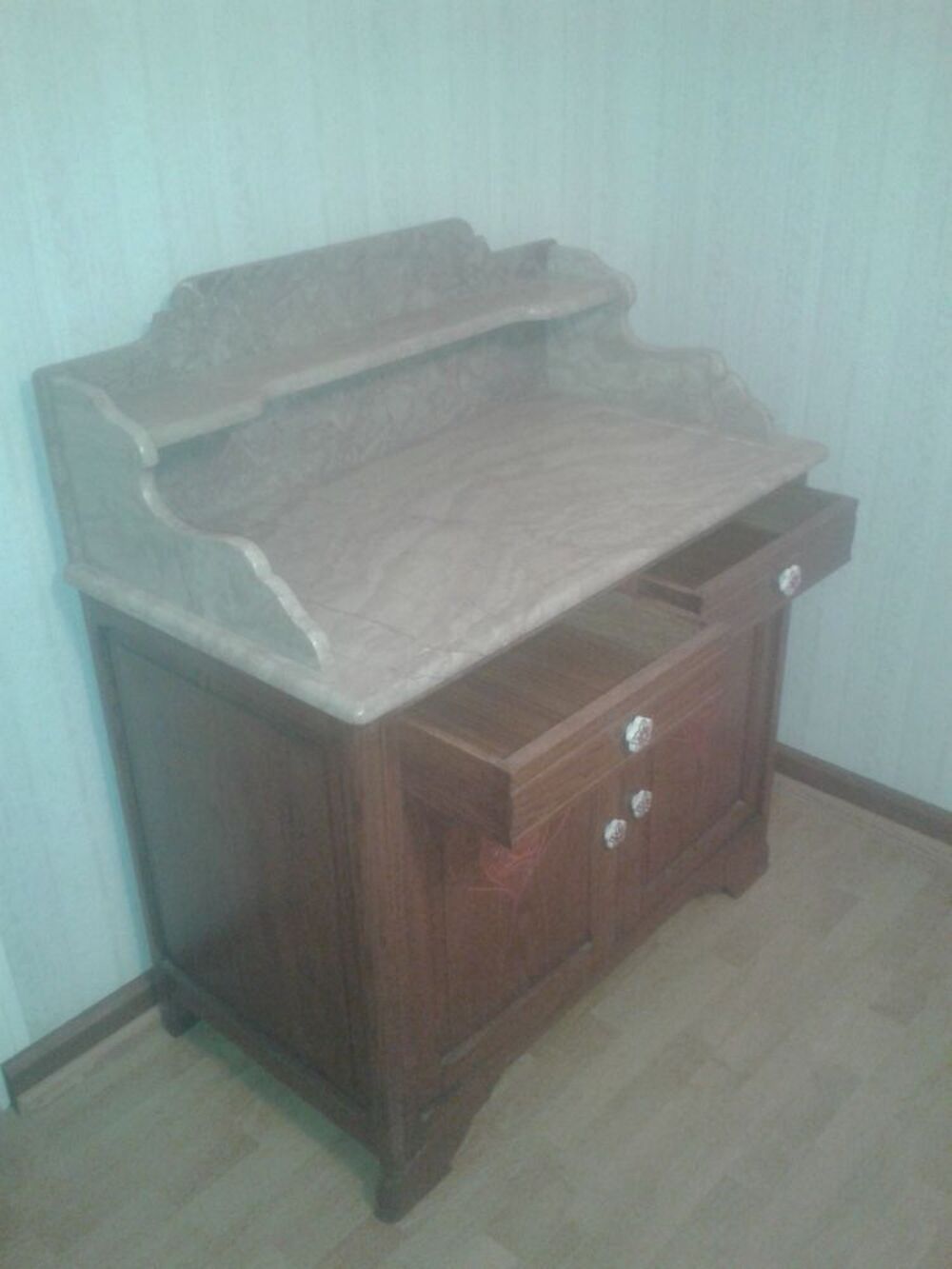 Meuble salle de bains ch&ecirc;ne dessus marbre TBE
Meubles