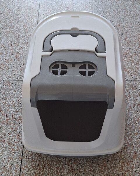 Maison de toilette chat  10 04100 Manosque