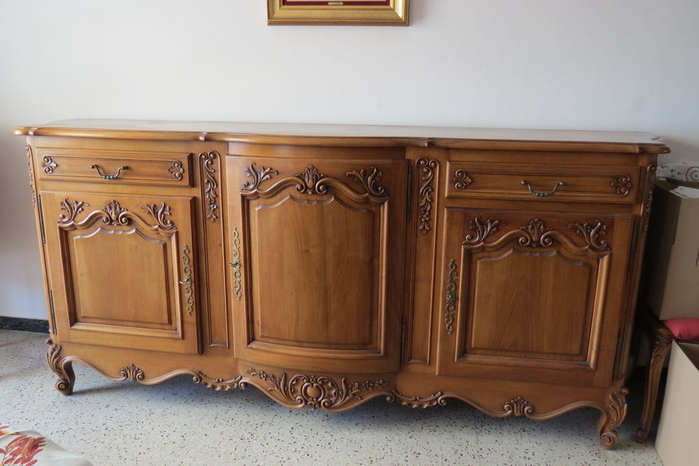 BUFFET BAS ET SA TABLE EN NOYER MASSIF Meubles