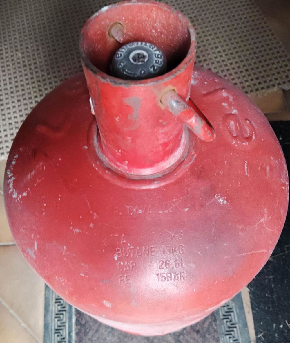 r&eacute;servoir de butane vide tout rouge Electromnager
