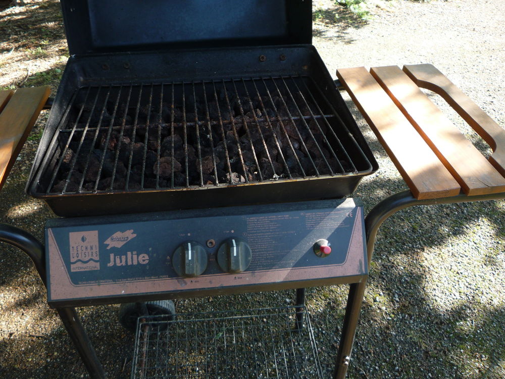 Barbecue gaz et pierre de lave (G) Meubles