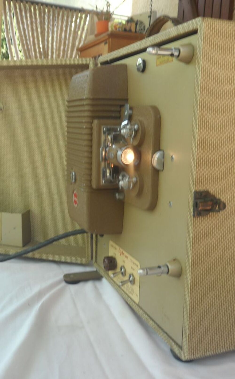 PROJECTEUR HUIT MM KODAK EIGHT 500 FONCTIONNE EN 220 VOLTS Photos/Video/TV