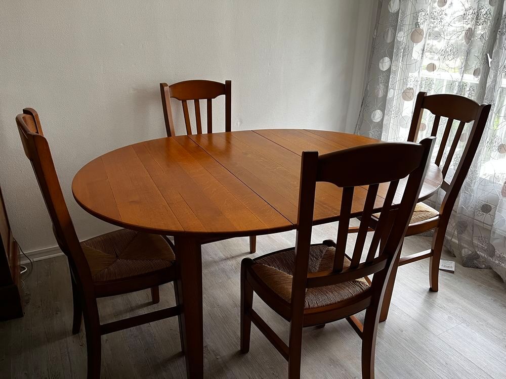 Ensemble table ronde + 4 chaises en ch&ecirc;ne massif vieilli Meubles