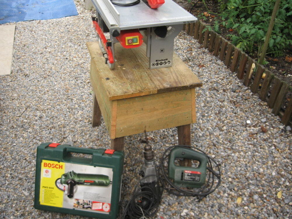 Scie circulaire Bosch sur table avec accessoires Bricolage