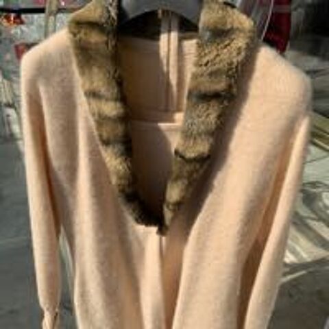 ENSEMBLE  TOP et VESTE  en laine et angora   col chle  qualit et chic 60 Cannes (06)