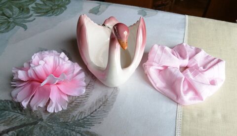 PORTE-BIJOUX CYGNE avec CHOUCHOU et BROCHE FLEUR 4 Nevers (58)