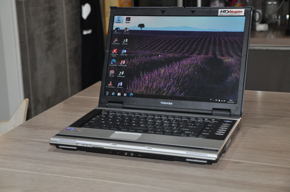 Toshiba Satellite M70-226 de 15,4 pouces Matériel informatique